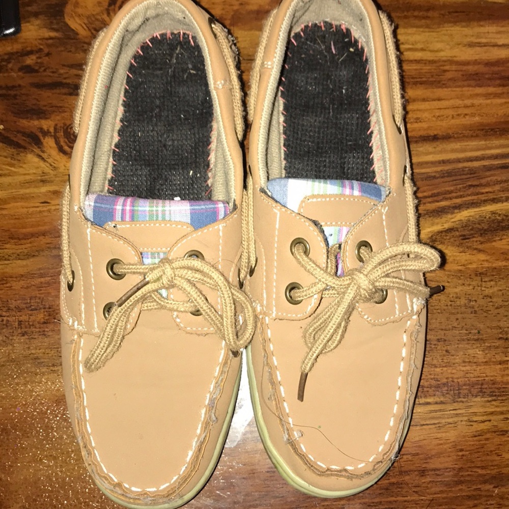 Casual easy-to-put-on shoes